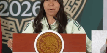 Sheinbaum premiará con boleto al Mundial 2026 a la joven que mejor domine el balón