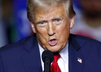 Sospechas de manipulación en el precio del petróleo tras millonarias apuestas antes de anuncios oficiales