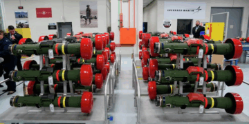 Trump solicita un aumento en la producción de armas tras los ataques a Irán