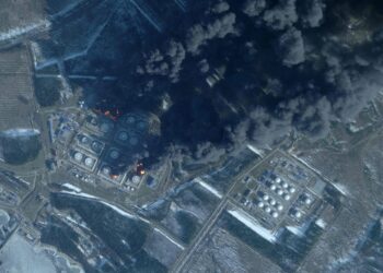 Ucrania intensifica su ofensiva con un fuerte ataque contra depósito de combustible en Primorsk