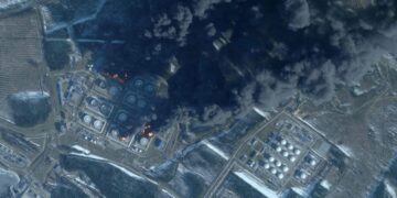 Ucrania intensifica su ofensiva con un fuerte ataque contra depósito de combustible en Primorsk