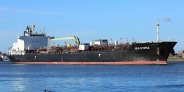 Un petrolero ruso transporta crudo a Cuba para aliviar la crisis energética