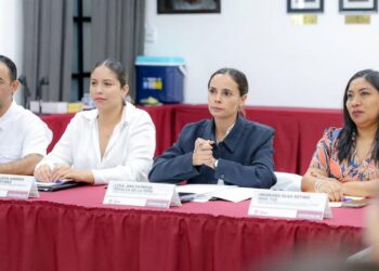 Traslado de internos en la cárcel de Cancún durante operativo sorpresa