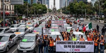 Trabajadores de plataformas denuncian retención: MCTP señala a SSC-CDMX afuera de Uber