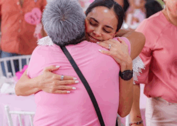 Mujeres tianguistas en Cancún reciben reconocimiento de Ana Paty Peralta