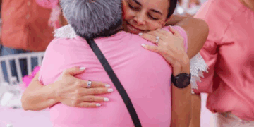 Mujeres tianguistas en Cancún reciben reconocimiento de Ana Paty Peralta