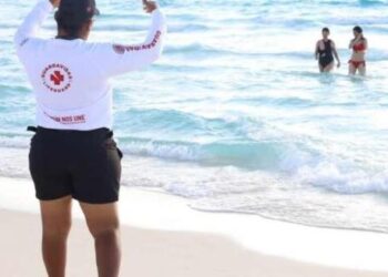 Rescates en playas de Cancún: 18 personas salvadas en un solo día