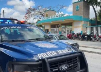 "Alarma en el Bachilleres 1 de Cancún por una réplica de Arm4"