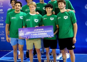 Andrés Dupont brilla en la natación y asegura su lugar en Santo Domingo 2026