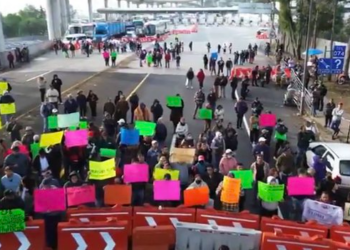 Bloqueos simultáneos en la México-Cuernavaca y México-Pachuca por crisis de servicios