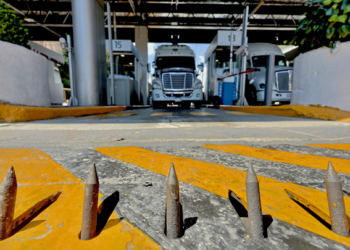 "Caos en la México-Toluca: Transportistas inician paro nacional con toma de casetas"