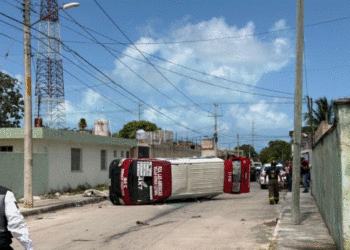 Choque entre combis en Cancún deja 14 lesionados y moviliza a cuerpos de emergencia