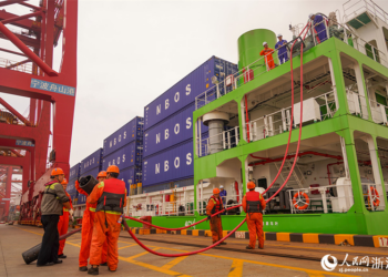 "China pone en marcha el buque totalmente eléctrico más grande del mundo"