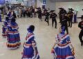 "El Ballet Folclórico de Cancún sorprende con un flashmob en el aeropuerto"