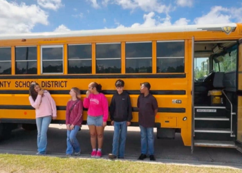 “Estudiantes toman control de autobús en Mississippi por ataque de asma de la conductora”