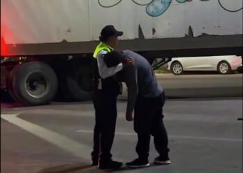 "Fatal accidente en Cancún: joven pierde la vida tras impactarse contra tráiler"