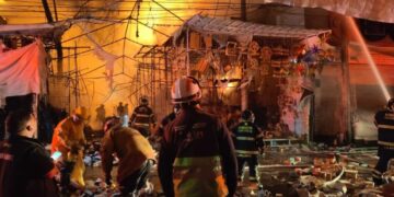 Grave incendio consume decenas de puestos en el Mercado de Sonora