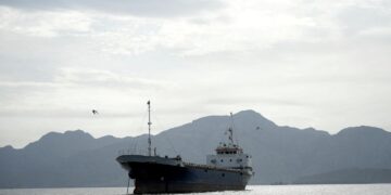 "Irán reabre el paso de buques en el Estrecho de Ormuz tras tregua en Líbano"