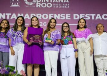 Mara Lezama entrega el Premio Estatal Mujer Quintanarroense Destacada 2026