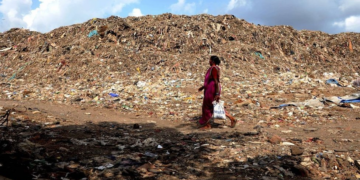 "Montañas de basura en las calles de Sicilia-Italia debido al cierre del estrecho de Ormuz"