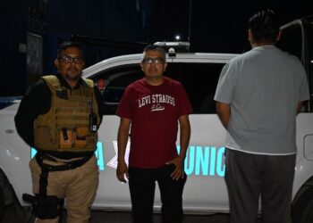 🚨 Policía Cancún desactiva extorsión telefónica y localiza a joven en la ciudad 📞