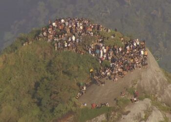 "Pánico en Río de Janeiro: 200 turistas quedan atrapados por tiroteo en el Morro Dois Irmãos"