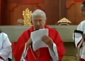 #VIDEO: "Sacerdote regaña a monaguilla en plena ceremonia en Colombia"