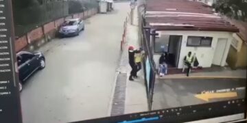 🎥⚠️ Ataque en ‘Sin senos sí hay paraíso’ Bogotá: video filtrado revela agresión por la espalda