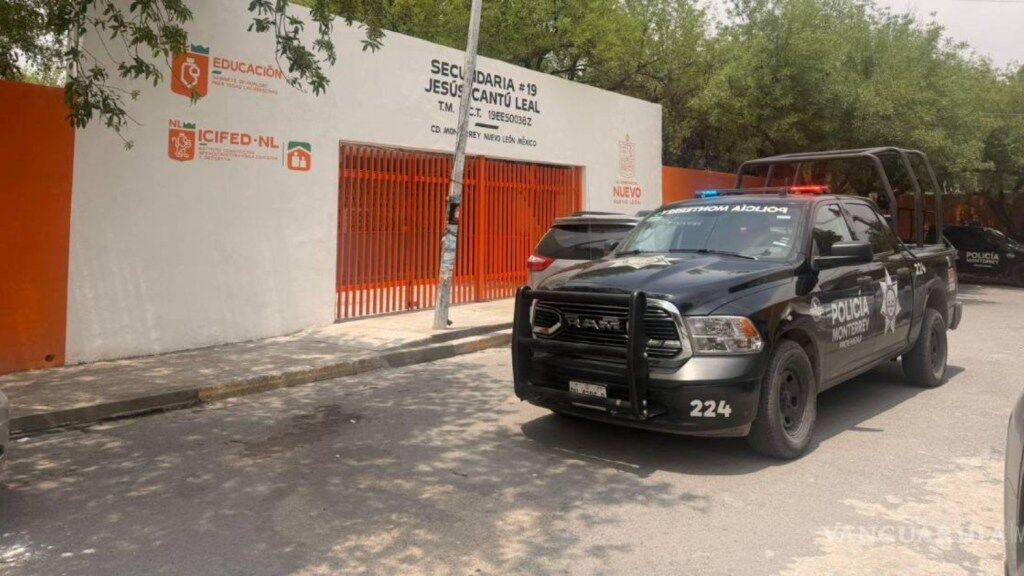 Autoridades activaron protocolos de seguridad en secundarias de Nuevo León tras detectar mensajes con amenazas. Los hechos se investigan por un reto viral.