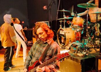 Brady Ebert, exguitarrista de Turnstile, acusado de intentar matar al padre de Brendan Yates