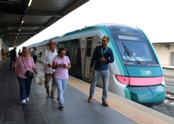 Comunidades sin luz ni agua cerca del Tren Maya; Sheinbaum lo defiende