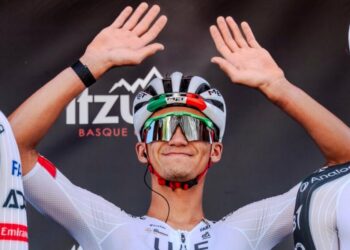 Confirman lesión de Isaac del Toro tras caída: ¿Qué dice el parte médico?