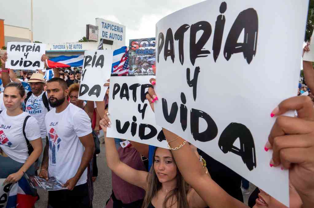 No existe una oposición organizada en Cuba porque muchos críticos del régimen han huido, pero las protestas antigubernamentales han aumentado.
