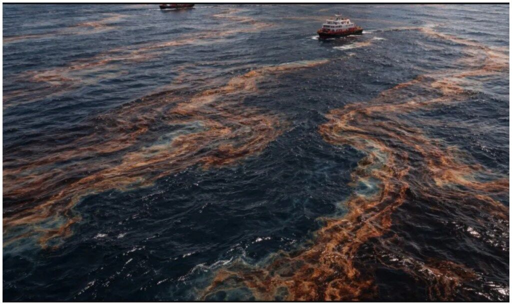 Pemex gastó más de mil 600 mdp en limpieza de crudo en dos años; advierten posibles sanciones internacionales