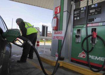Diputados del PAN exigen bajar el precio de las gasolinas y el diésel en México