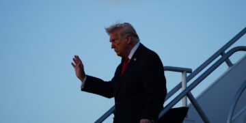 ¿EE. UU. puede bloquear barcos vinculados a Irán en cualquier parte del mundo?