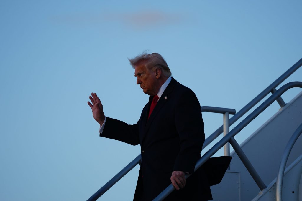 Expertos afirman que la ampliación del bloqueo naval de EE.UU. plantea interrogantes jurídicas y prácticas, pero tiene precedentes históricos