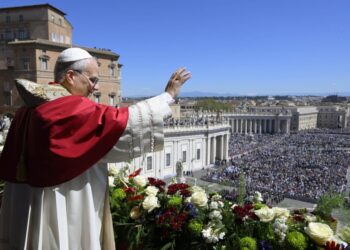 El papa León XIV llama a la paz en su primer mensaje de Pascua