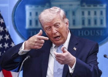 Exaliados de Donald Trump piden su destitución tras las amenazas contra Irán