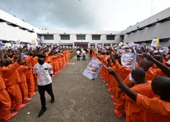 León XIV ofrece un mensaje de aliento a los internos de la prisión de Bata, Guinea Ecuatorial