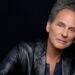 Lindsey Buckingham, exguitarrista de Fleetwood Mac, sufre ataque de presunta acosadora