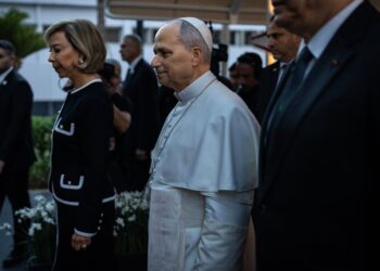 Para Trump, León es un oponente papal diferente