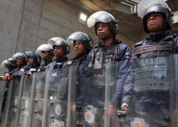 Policía de Venezuela bloquea marcha de sindicalizados que pedían mejora salarial