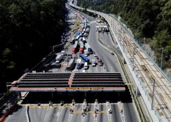 Por cada peso que sube el diésel eleva 4 % costo de fletes, dicen transportistas de México