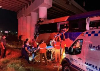 Se accidenta autobús que trasladaba a pacientes del IMSS; hay 4 muertos