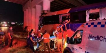 Se accidenta autobús que trasladaba a pacientes del IMSS; hay 4 muertos