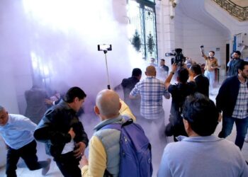 Violenta protesta en el Congreso de Ciudad de México: irrumpen y causan destrozos