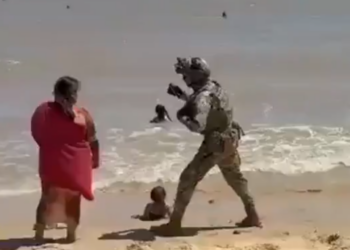 #VIDEO: ¡Héroe al rescate! Marino se lanza al mar para salvar a bañista ahogandose en San Felipe