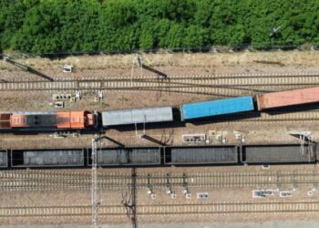 Hallan varios cuerpos en vagón de tren de carga en Texas