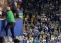 ⚽😡🎥VIDEO// ¡Escándalo en semifinal! Aficionado de Pumas agrede a seguidores de Pachuca